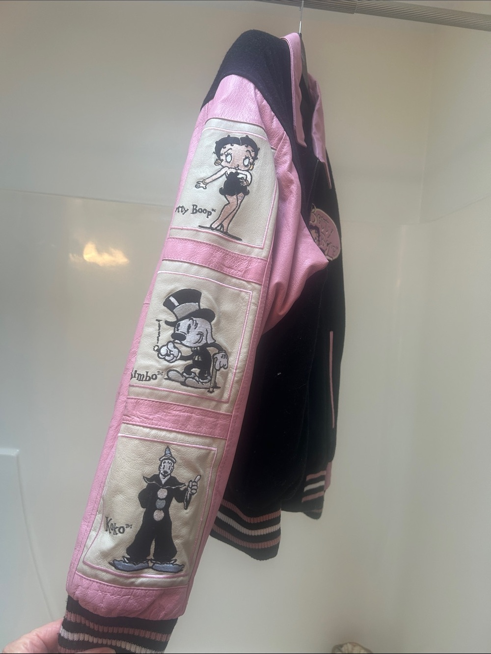 Vintage 2004 Rare Betty Boop Black and Pink Cartoon Panel Bomber Jacket - Picture 5 of 7